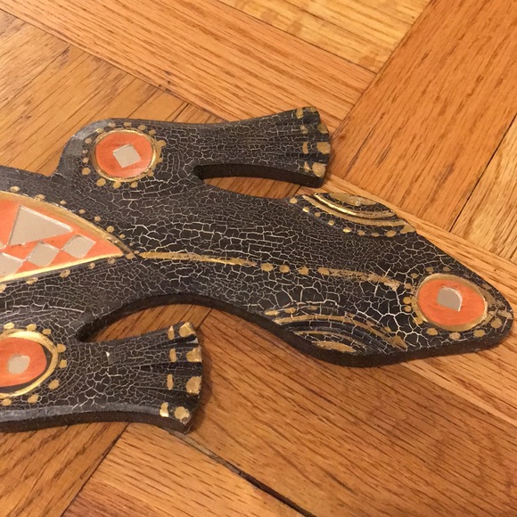 Decorative Wooden Lizard - Picture 2 of 3